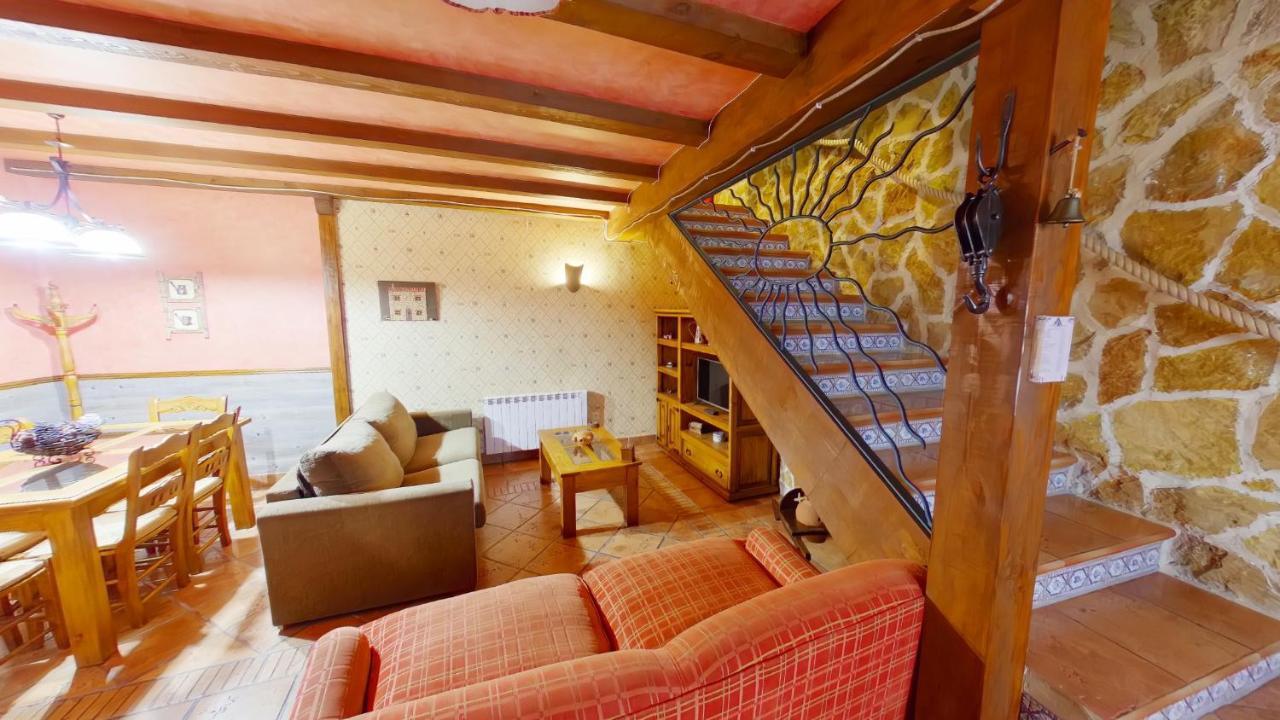 Ruralrut En El Tiemblo Precios Especiales A Partir De 7 Noches, Wifi, Cabina De Hidromasaje, Aire Acondicionado, Zonas De Bano Naturales Cercanas Ел Тиембло Екстериор снимка