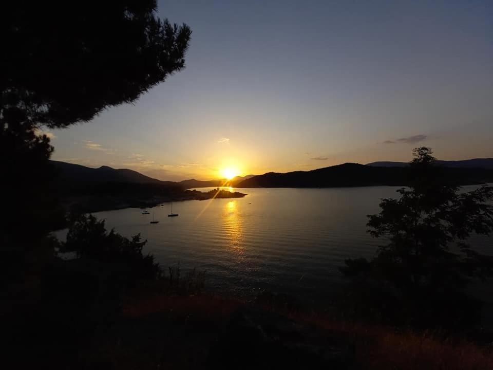 Ruralrut En El Tiemblo Precios Especiales A Partir De 7 Noches, Wifi, Cabina De Hidromasaje, Aire Acondicionado, Zonas De Bano Naturales Cercanas Ел Тиембло Екстериор снимка