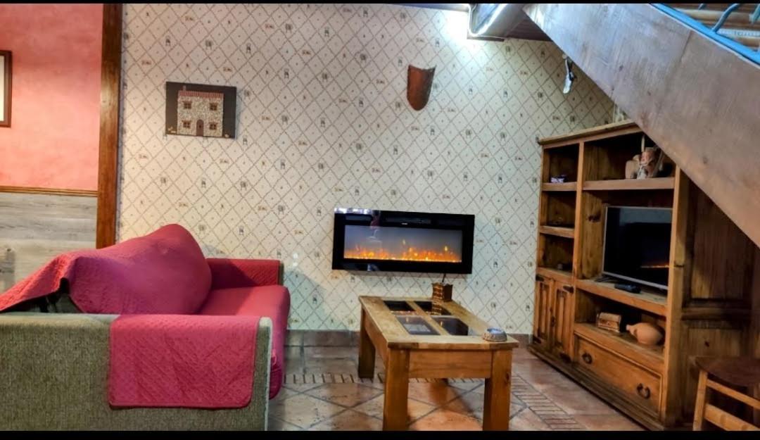 Ruralrut-El Tiemblo Wifi, Cabina De Hidromasaje, Aire Acondicionado Y A Pocos Metros De Zonas De Bano Naturales Екстериор снимка